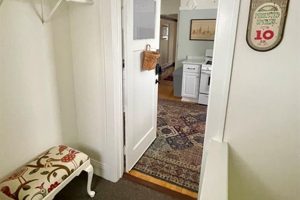 A comfortable entry area to drop off heavy jackets and unwind. 