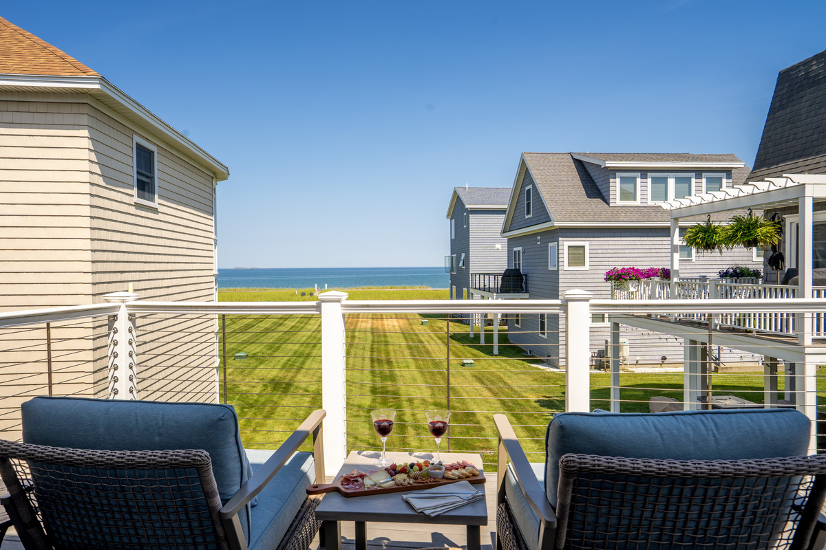 Blue skies, ocean views, and a peaceful coastal setting—vacation mode starts here.