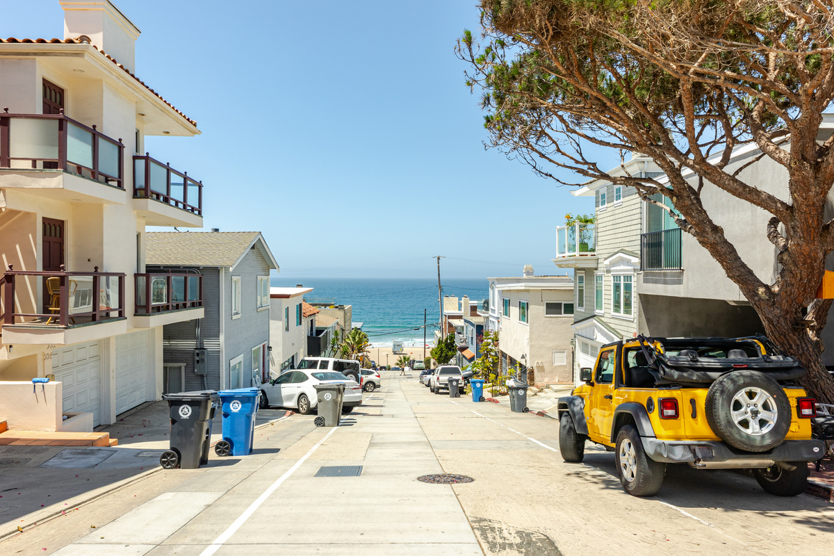 Our property is 1 block from the Pacific Ocean! Listen to the waves crash from inside the apartment.