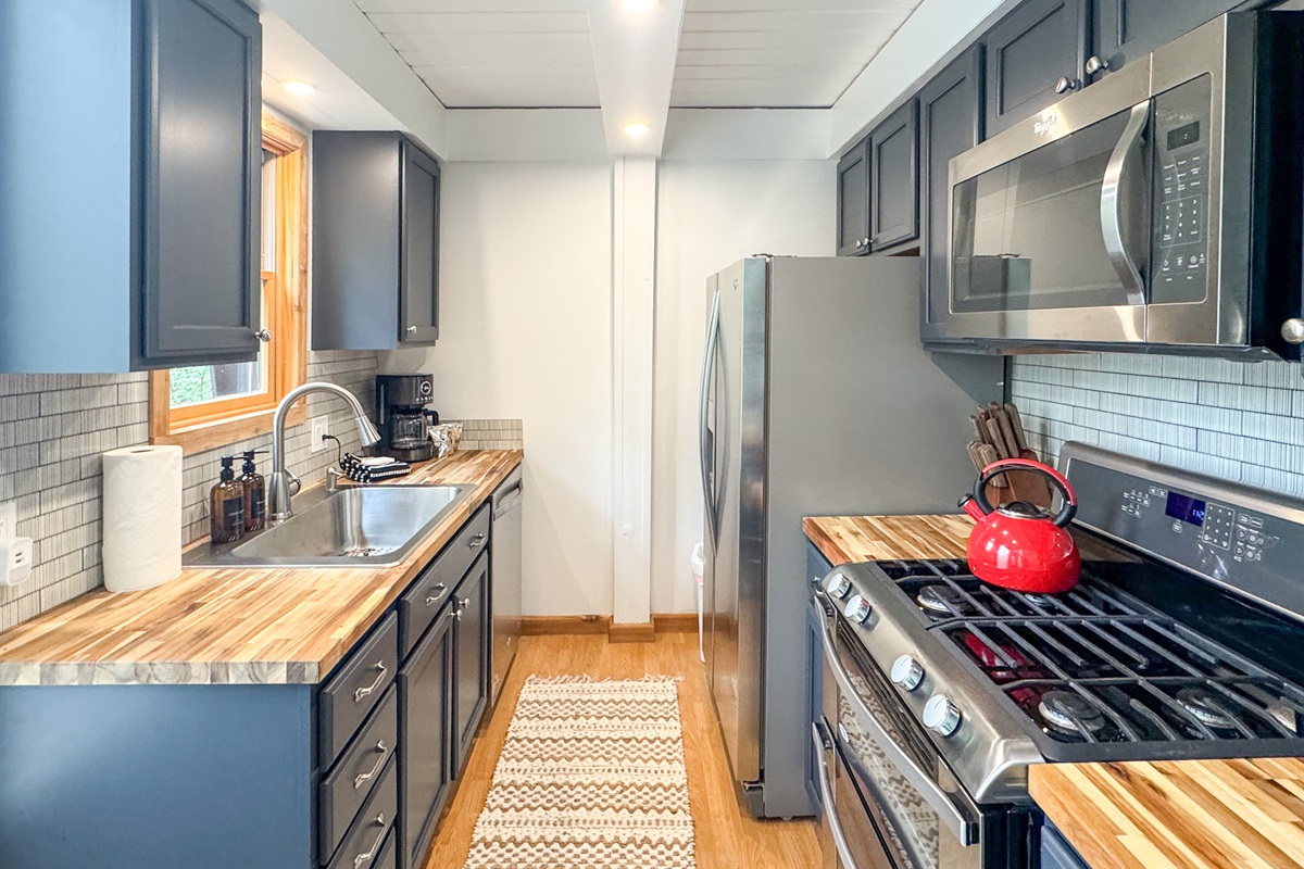 Clean and well equipped kitchen