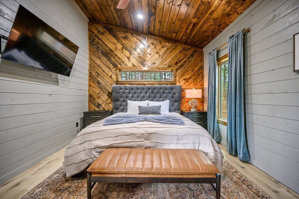 2nd king bedroom upstairs