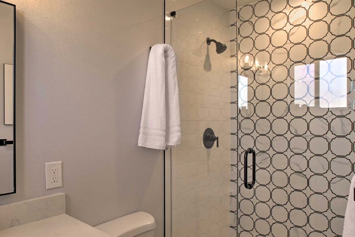 Full En-Suite Bathroom  | Towels Provided