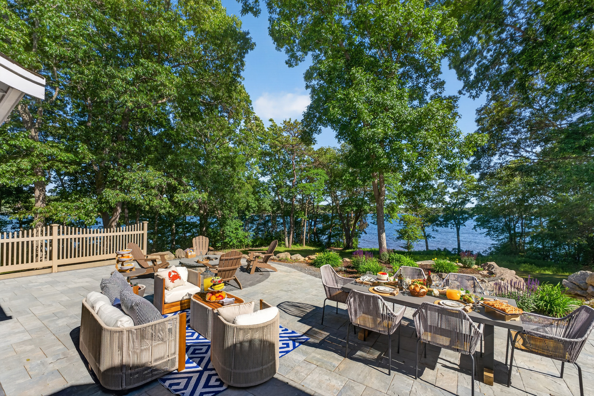 Discover everything our outdoor area has to offer for the perfect getaway!