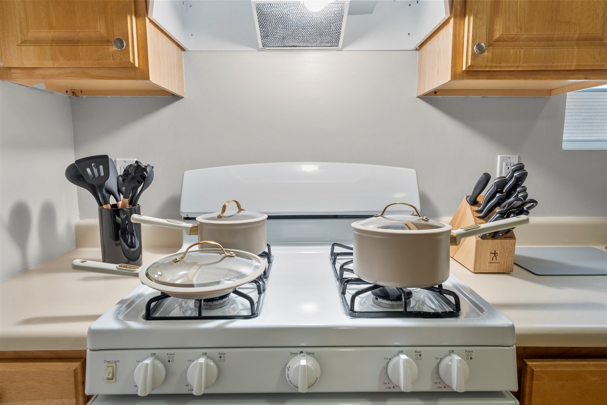 Fully Stocked Kitchen
