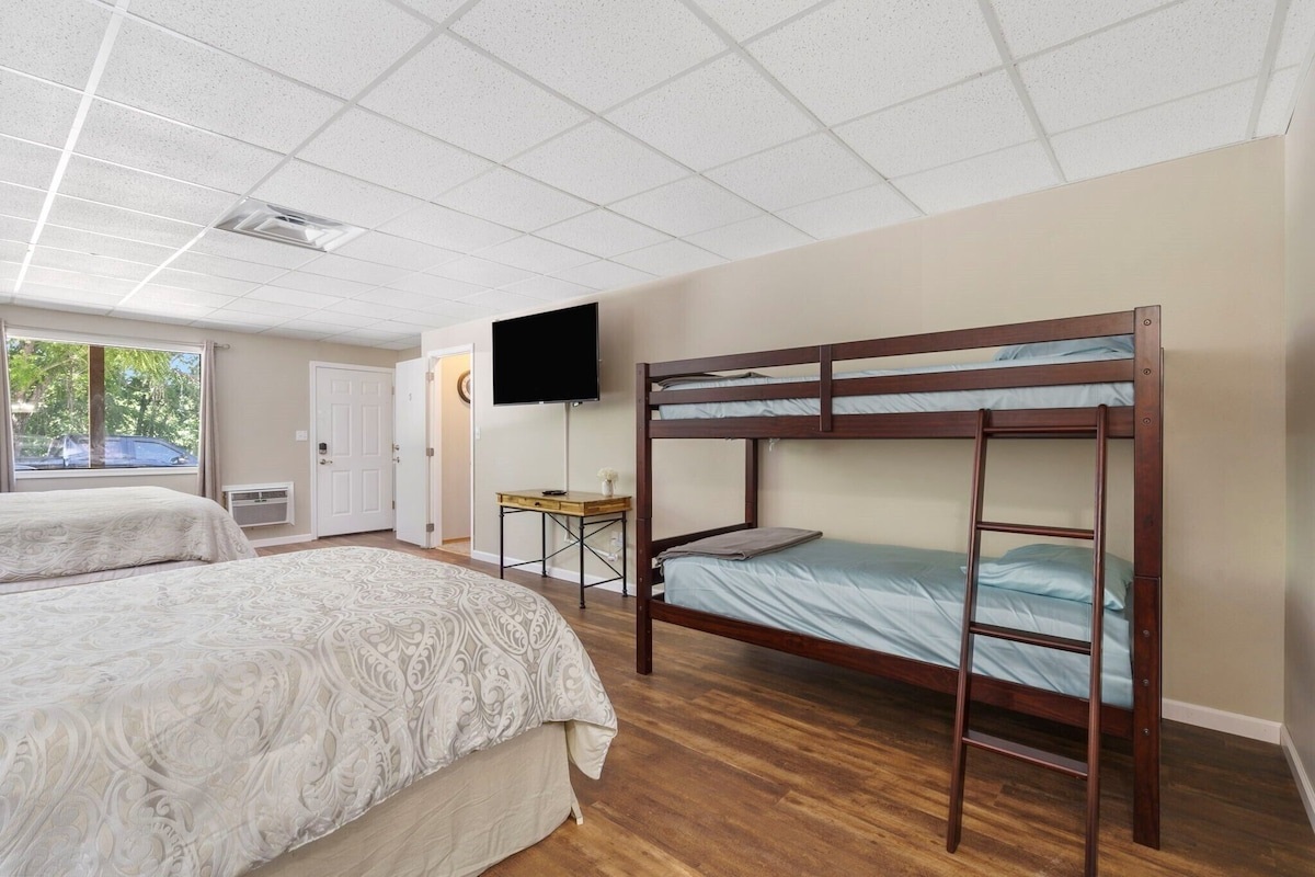 Branson HideAway Left Bedroom