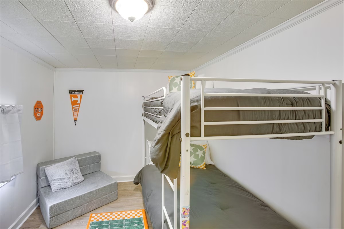 3rd bedroom with twin bunks