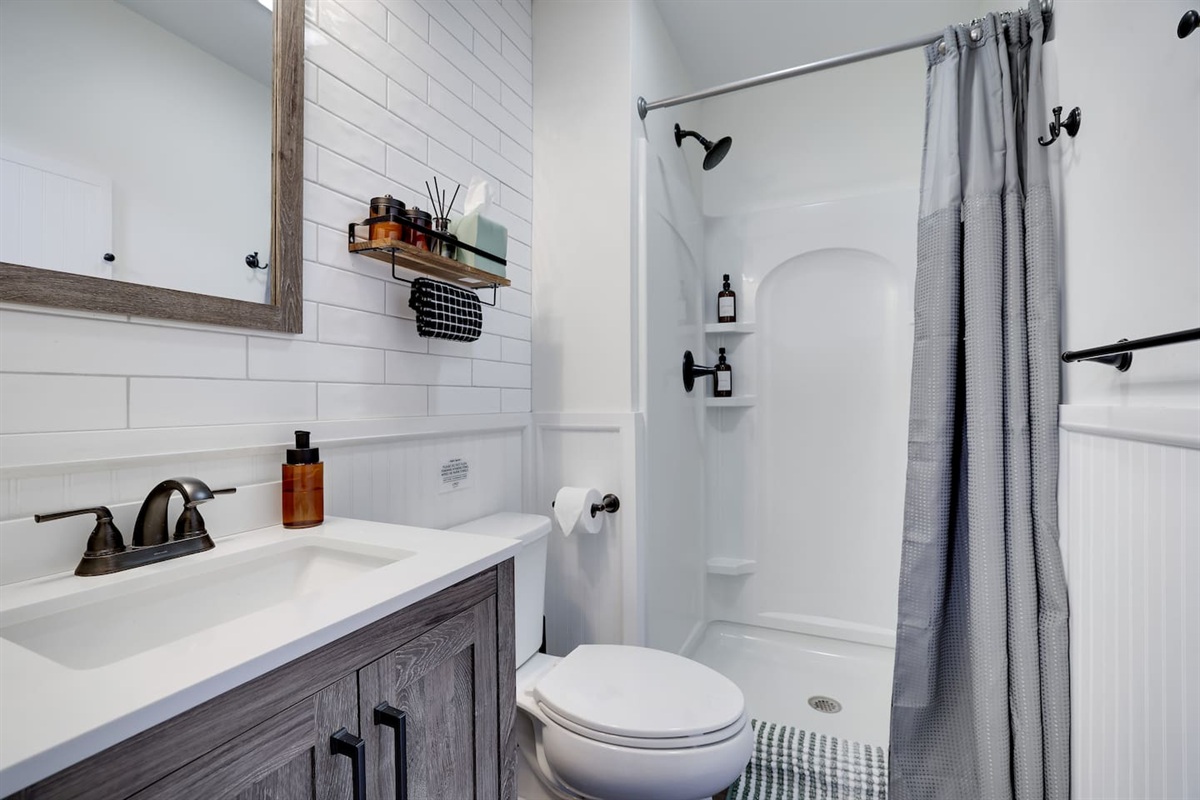 [Bathroom #1] Great shower pressure!

Diffuser Lavender Oil: A delicate, sweet smell that is floral, herbal, & evergreen woodsy at the same time.