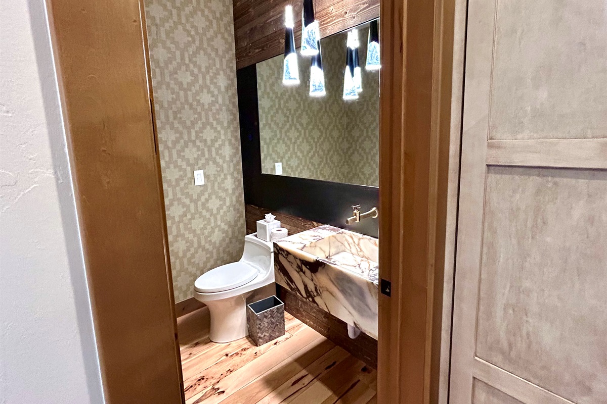 2nd Floor 1/2 Bathroom