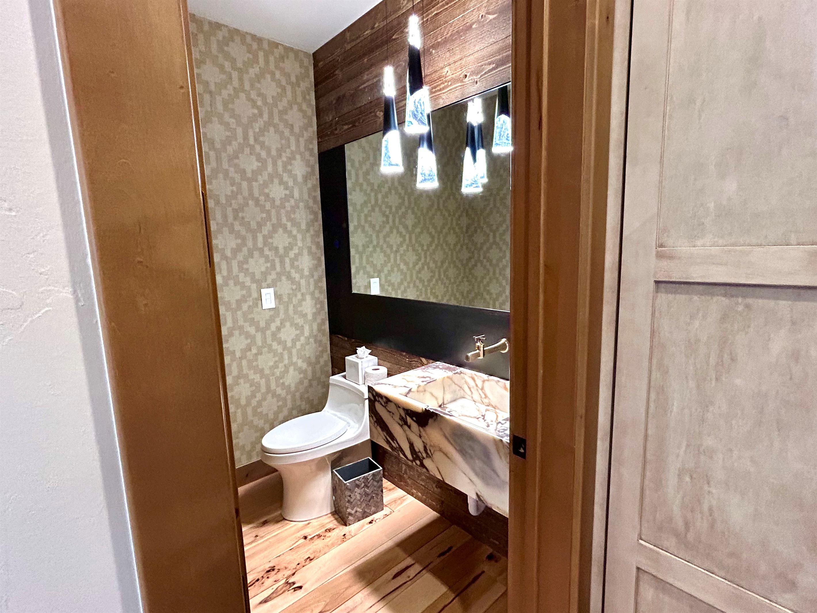 2nd Floor 1/2 Bathroom