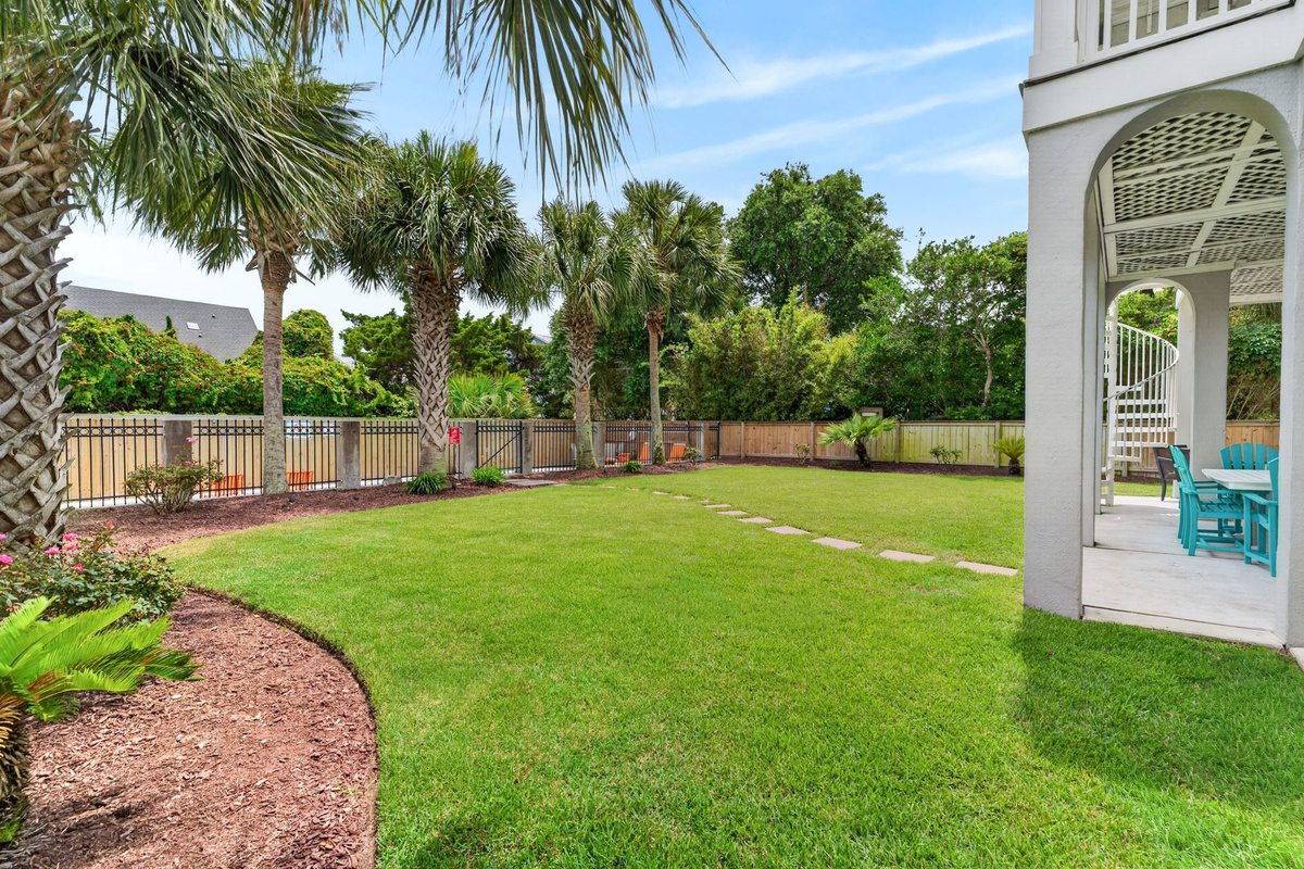 Backyard | Twin Palms | 914 Carolina Blvd | Isle of Palms, SC | IOP Escapes