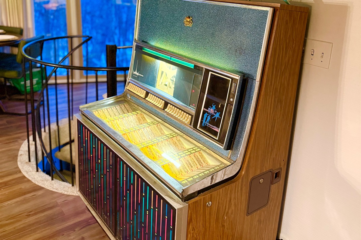 1968 jukebox! Plays music