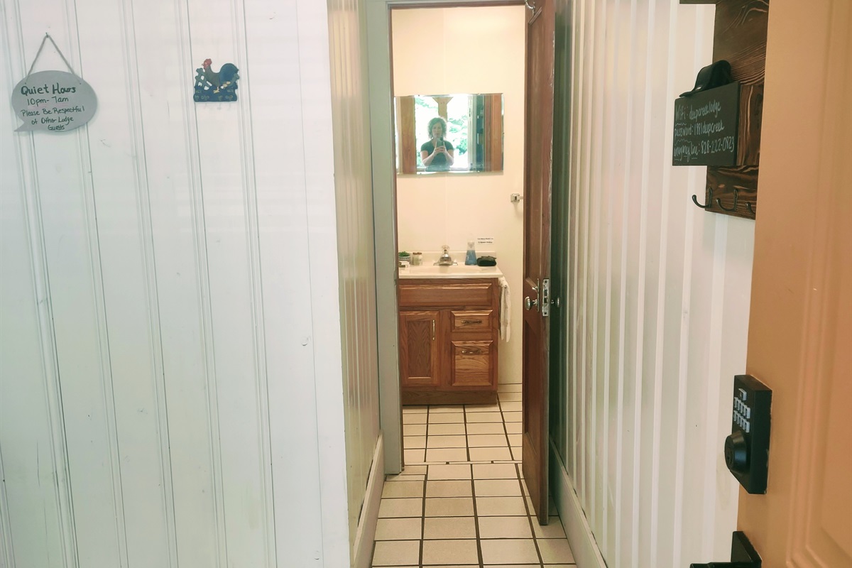 Deep Creek Lodge Apartment Sleeps 4! LIV! Stays