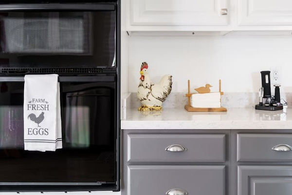 A fully equipped kitchen for that chef in you!