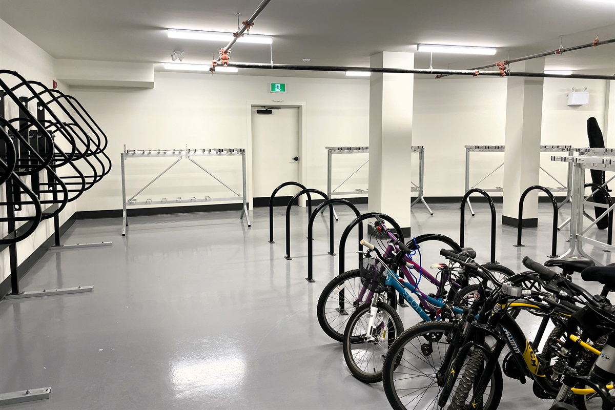 Locked storage for skis and bikes. Enjoy cycling on Legacy Trail to Banff, or skiing nearby at Lake Louise, Sunshine, Norquay, and Nakiska in Kananaskis. 