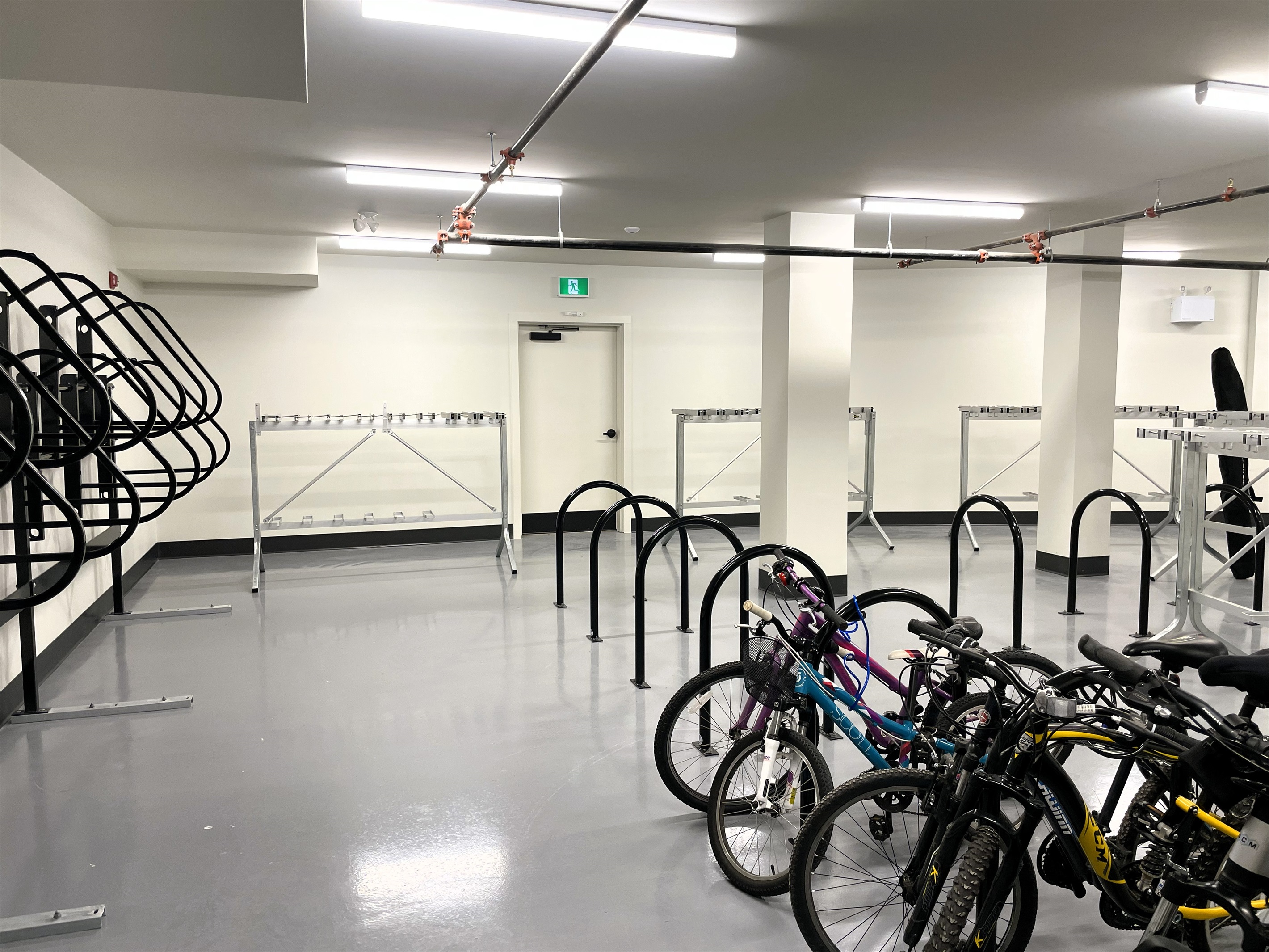 Locked storage for skis and bikes. Enjoy cycling on Legacy Trail to Banff, or skiing nearby at Lake Louise, Sunshine, Norquay, and Nakiska in Kananaskis. 