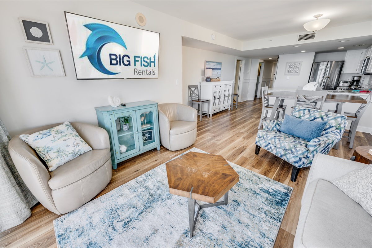 Living Room with Stunning Views🌊☀️