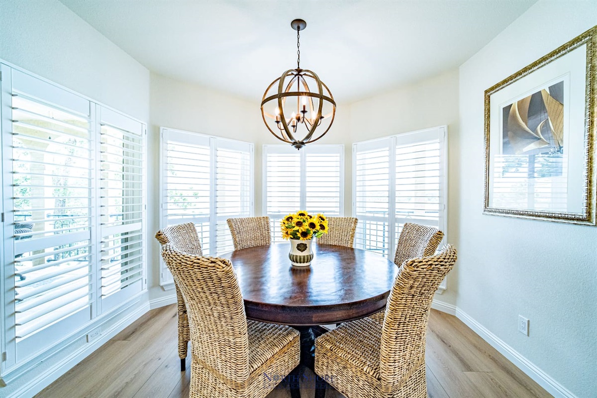 Beautiful Dining Area with Bay Windows and Panoramic Lake Views