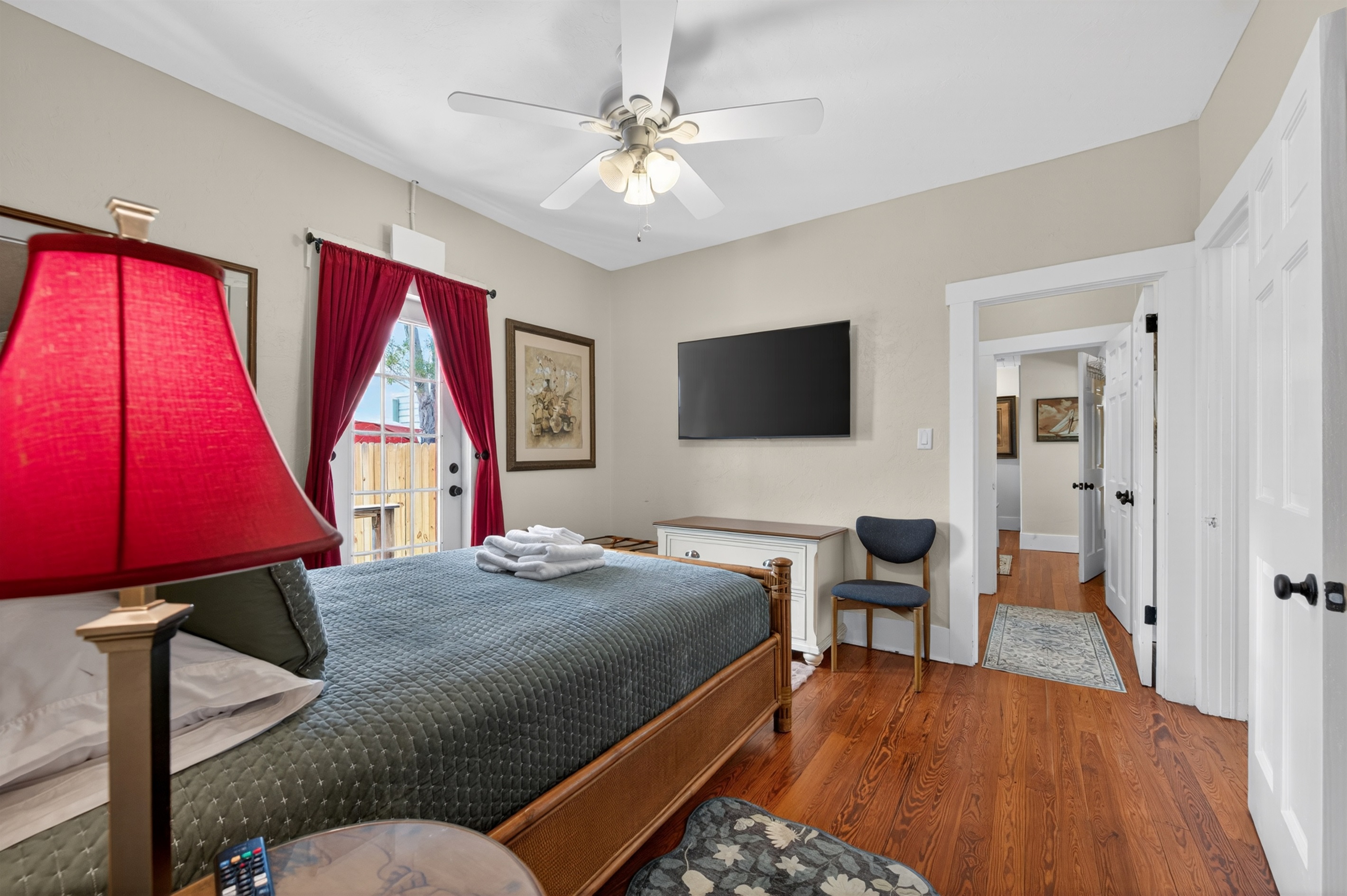Middle Bedroom