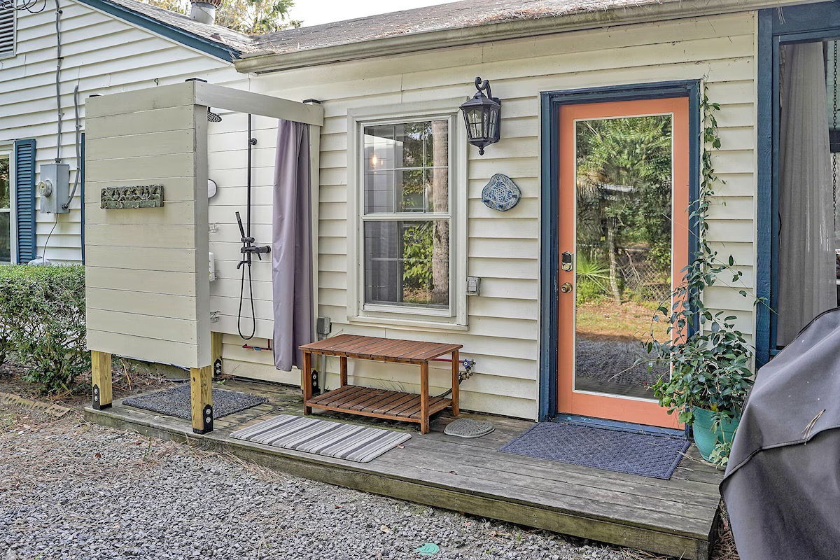 25 21st Avenue | Seas the Day | Outdoor Shower | IOP Escapes
