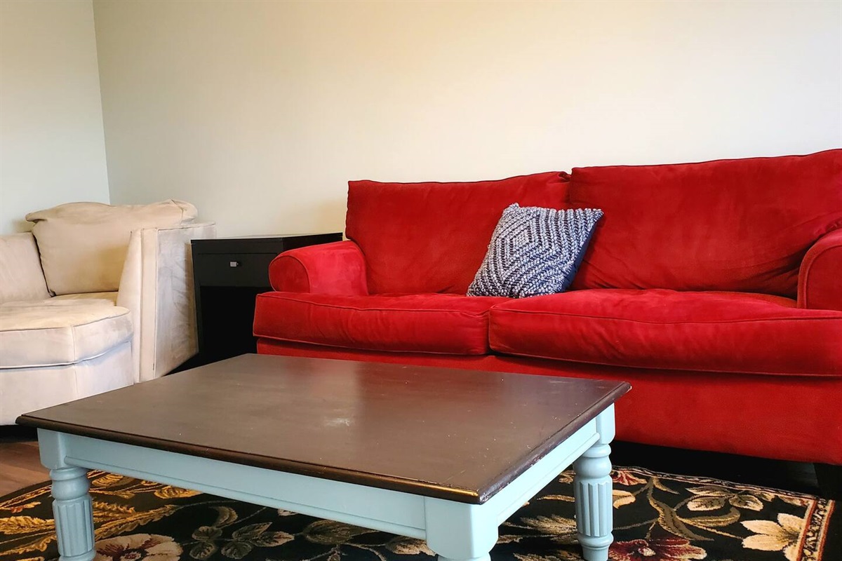 Fully functional space with everything you need for your stay while commuting to Nashville, visiting family, or hanging with friends. Packed with plenty of amenities, our place is sure to be perfect for you!  High speed Wi-Fi included.  