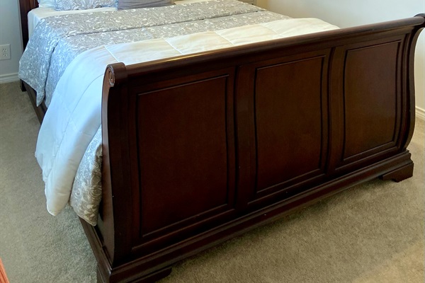 Farmhouse bedroom 2 - queen bed