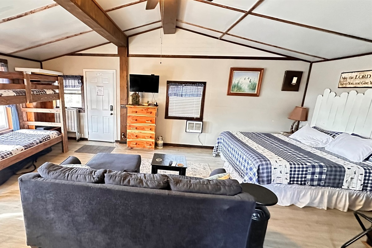 King Bed, 2 Twin beds (bunk), Queen floor mattress, and travel crib.