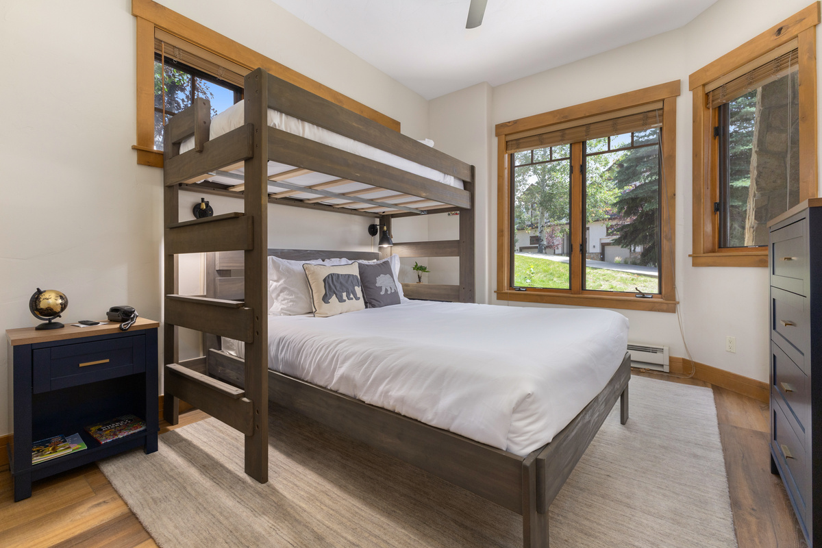 Bedroom 2 | Twin Over Queen Bunk Bed 