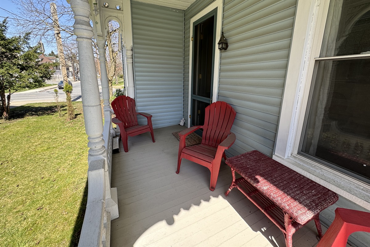 Sit and relax on your private side porch After the Game