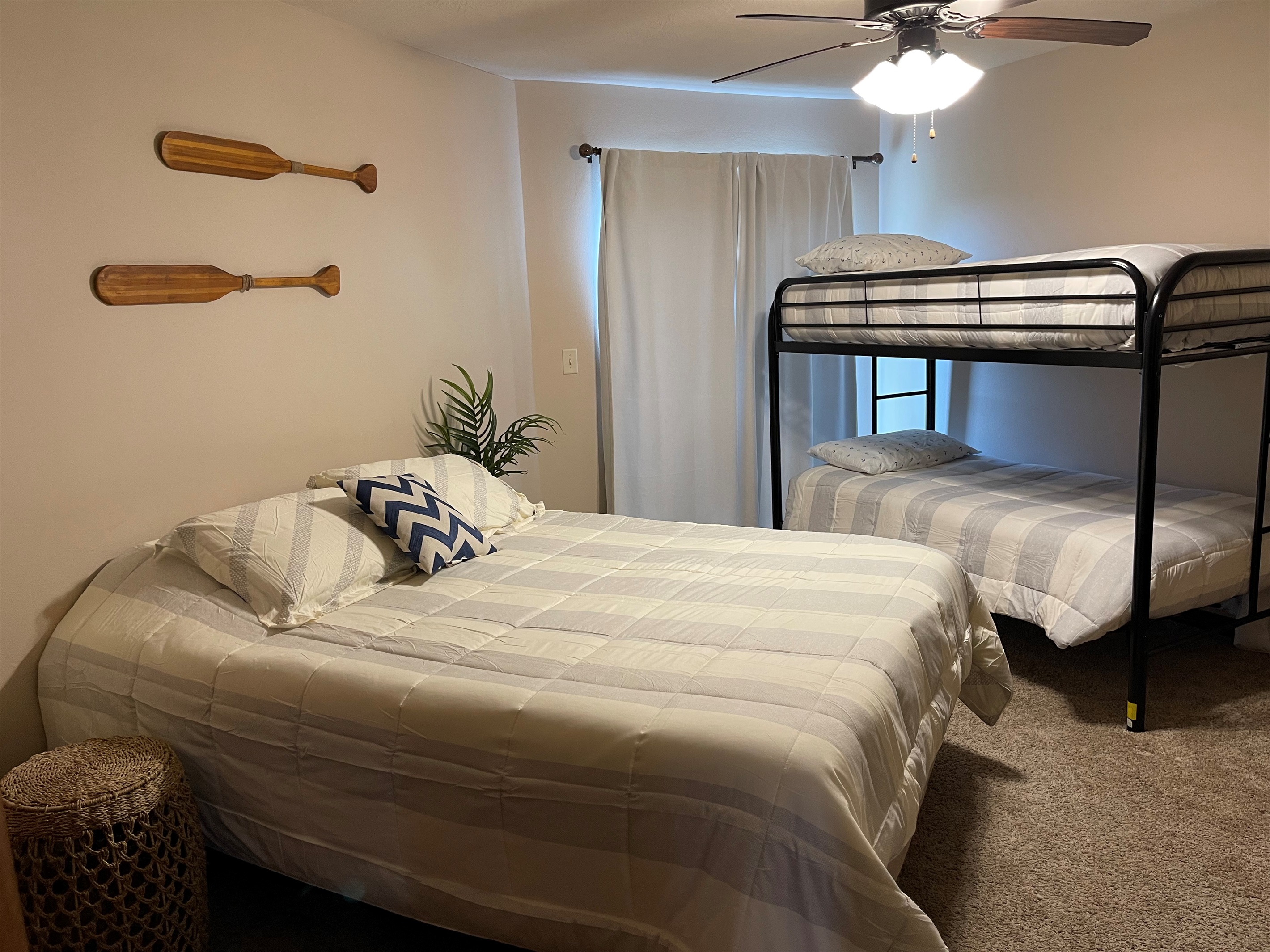 Guest room with queen bed and twin/twin bunk beds