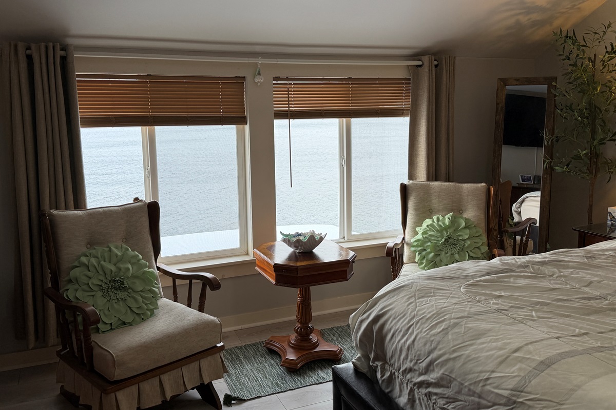 2nd floor King with lake views and ensuite