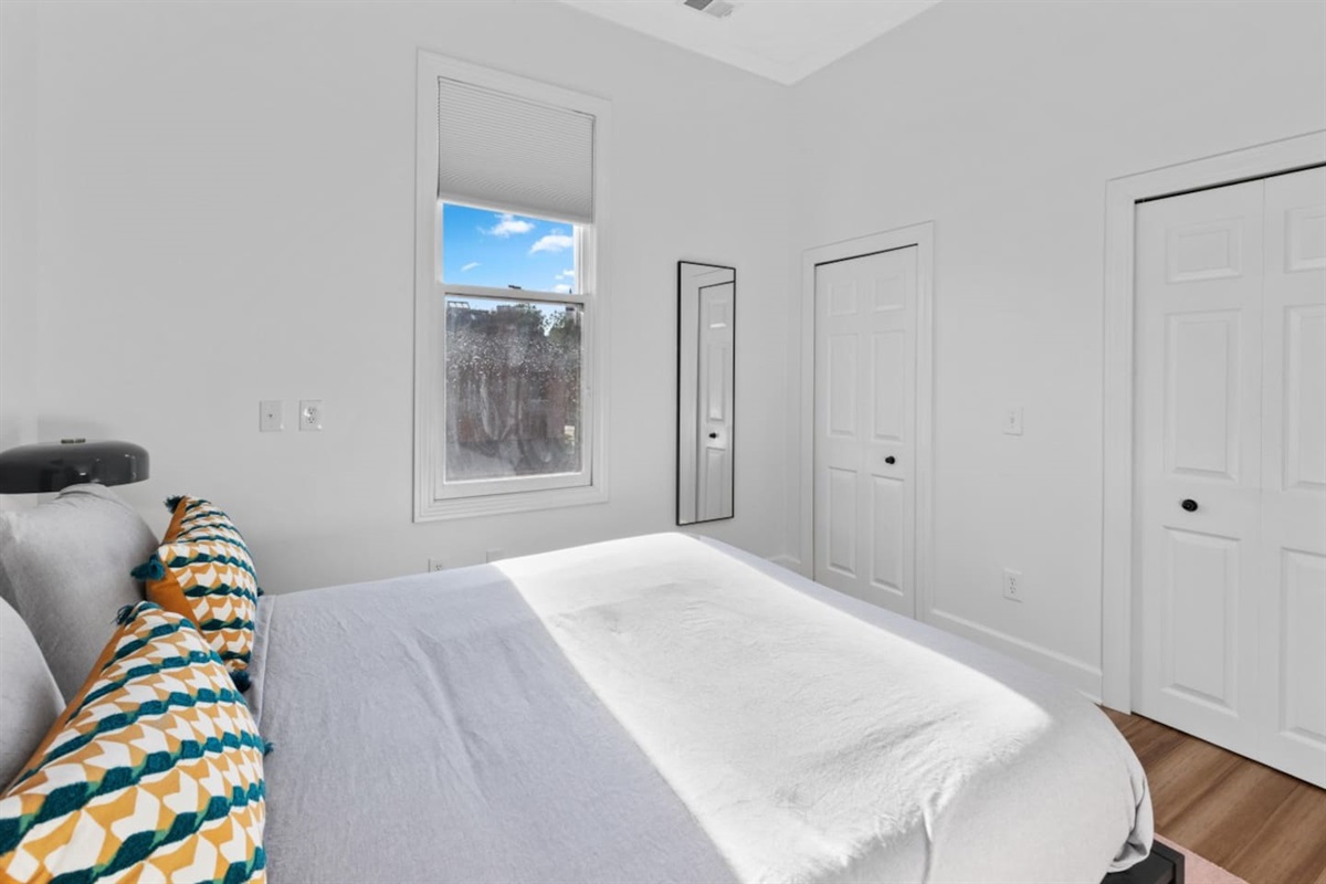 "Super clean and comfortable spot. Had everything I needed. Hosts were very responsive and helpful!" - Olivia, 5 Star Review 