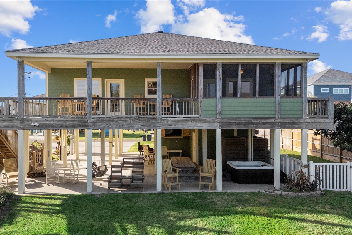 298b534f12a44184bdcf01d2c93bda6d Large | Beachhouse | Texas | TX | Vacation Homes | Galveston | Crystal Beach | Kokomo | Breezy Days | Beachfront Elegance | Sunrise Serenity | Southern Sands Property Management, LLC