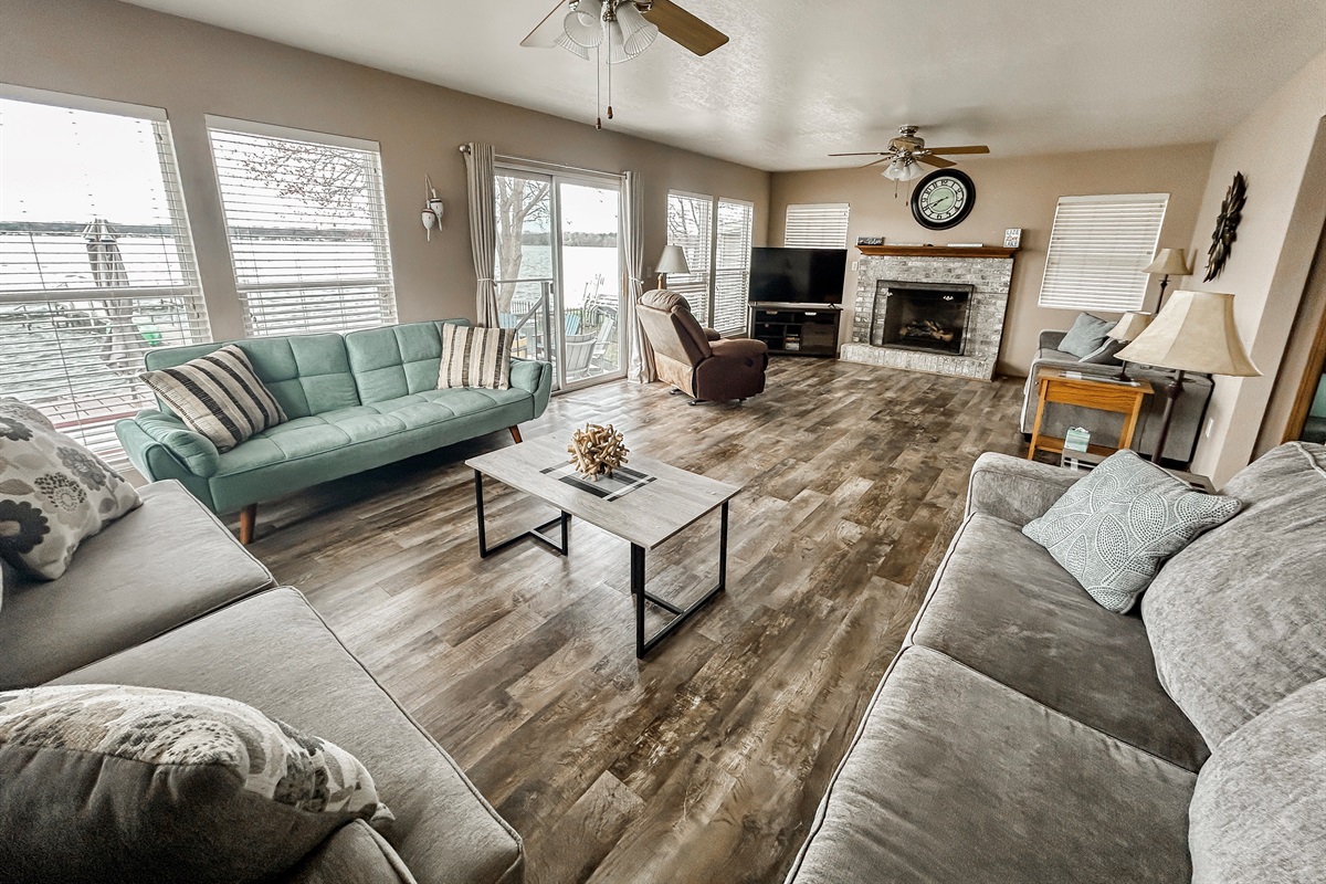 [Living Room] Stream your favorite TV shows or movie.