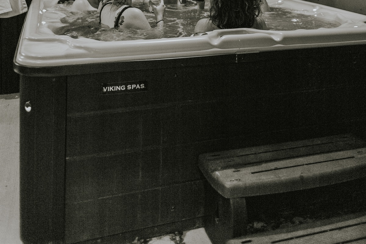 {Glass House Hot Tub} Luxe Compound includes 2 Hot tubs, Heated Pool, and Cold Plunge.