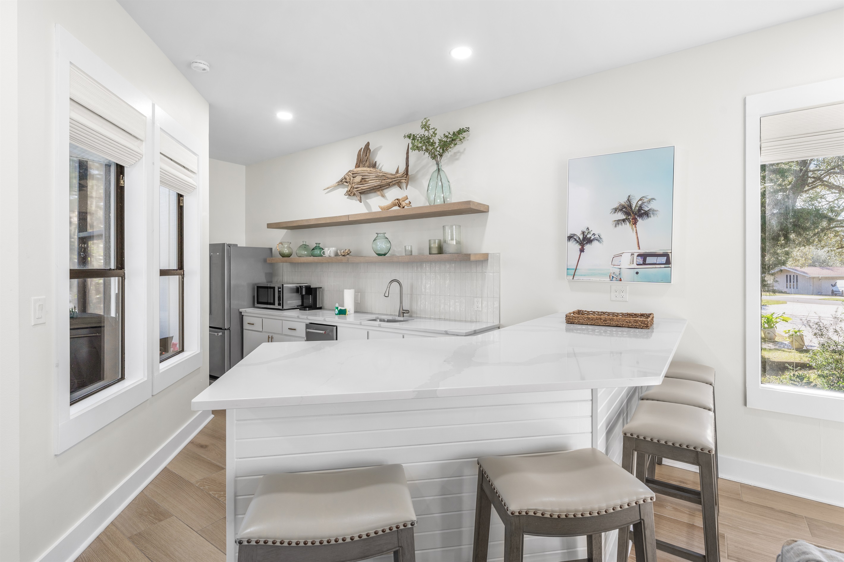 Amazing additional kitchen included in the living room.