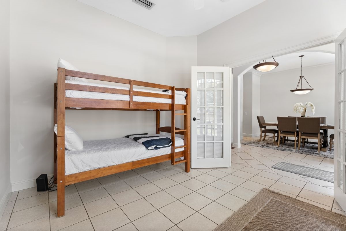Bunk Room with Laptop desk