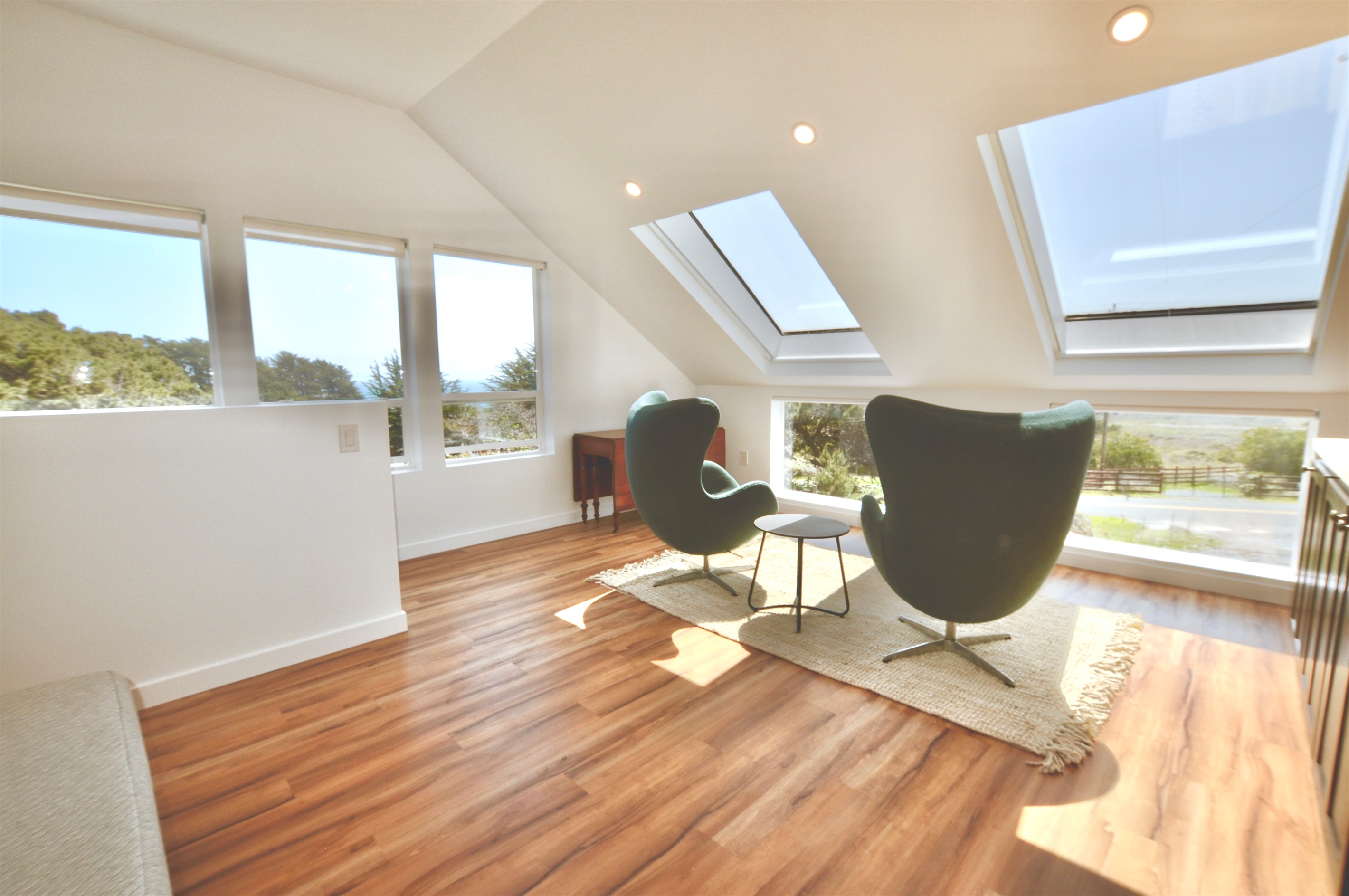 The contemporary loft makes the most of its spectacular ocean views and coastal light.