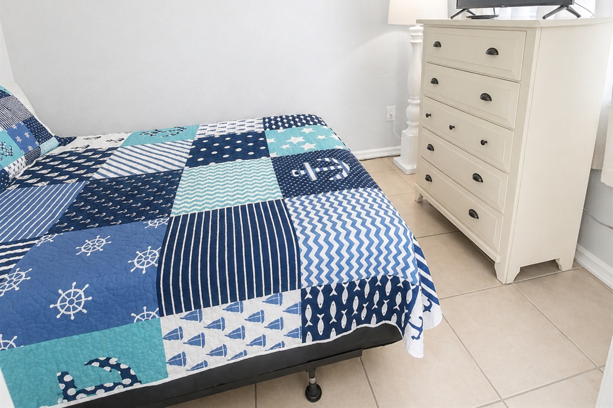 2nd bedroom with queen size bed, TV and ceiling fan