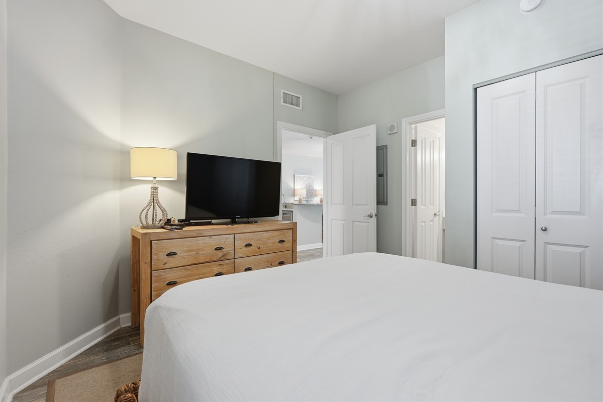 Middle Guest Room