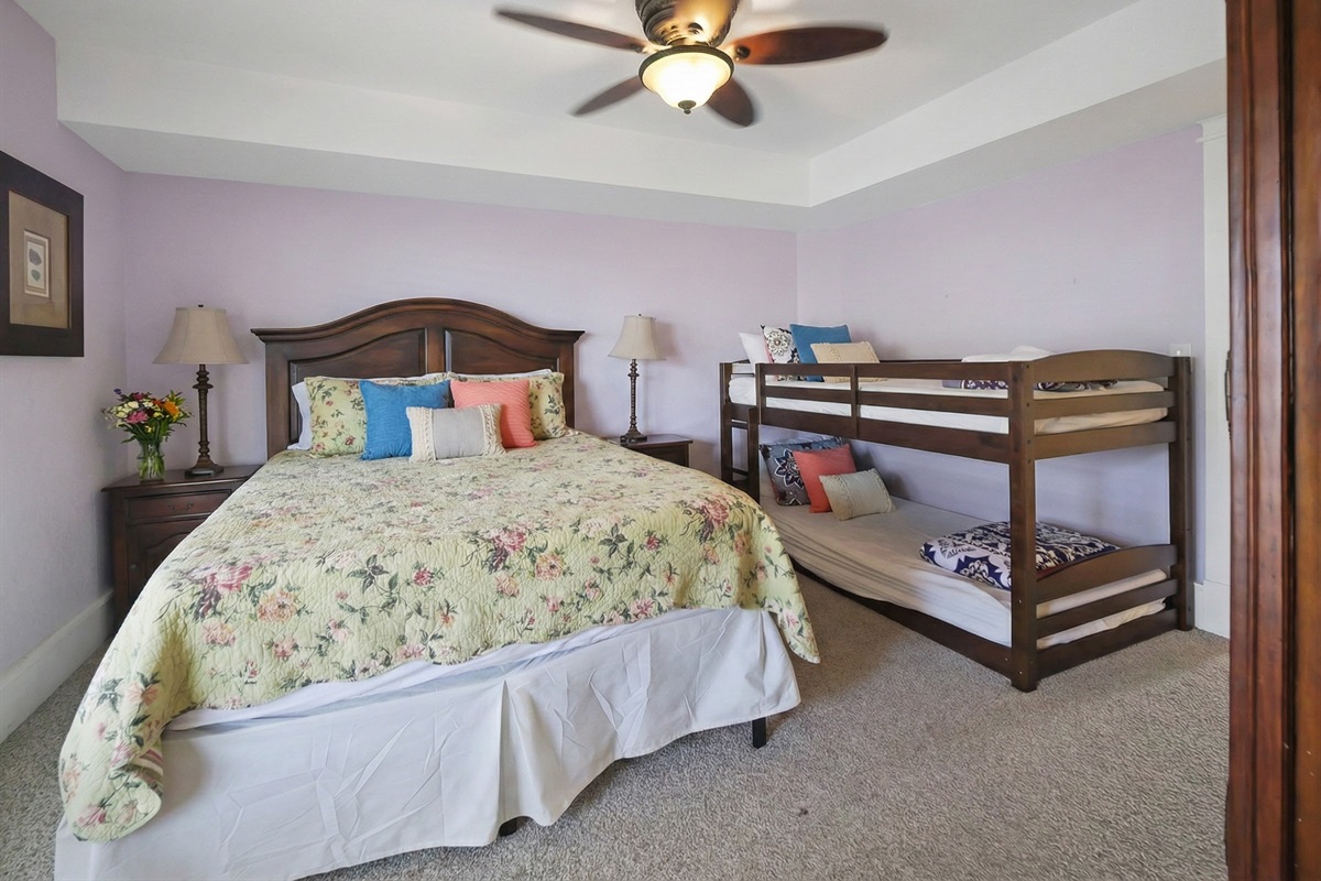Mark Twain Guest Suite — King Suite with Coastal Elegance | Event Accommodations | Corolla 4x4, OBX