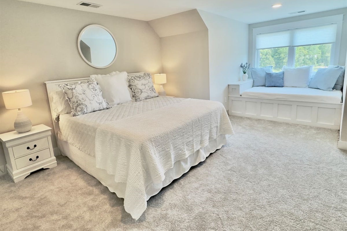 This upper level king suite also has an en-suite full size window bed, perfect for kids to sleep with parents. Pictures don't do this room justice - pure luxury! Done in whites and blues, no detail was spared, plush mattress and luxurious full bath!