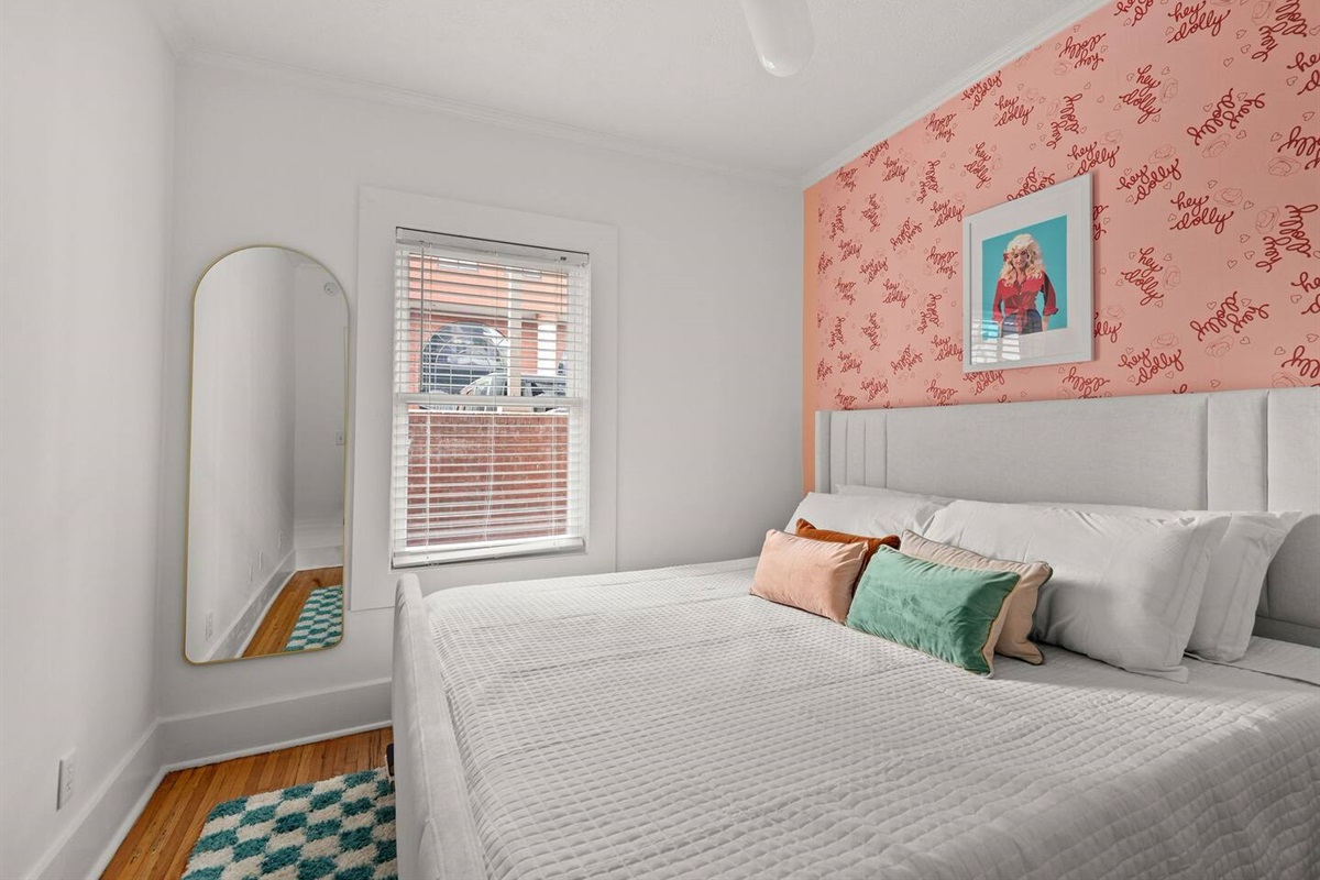 The Dolly House on Music Row • 7BR • Sleeps 22 The Dolly House