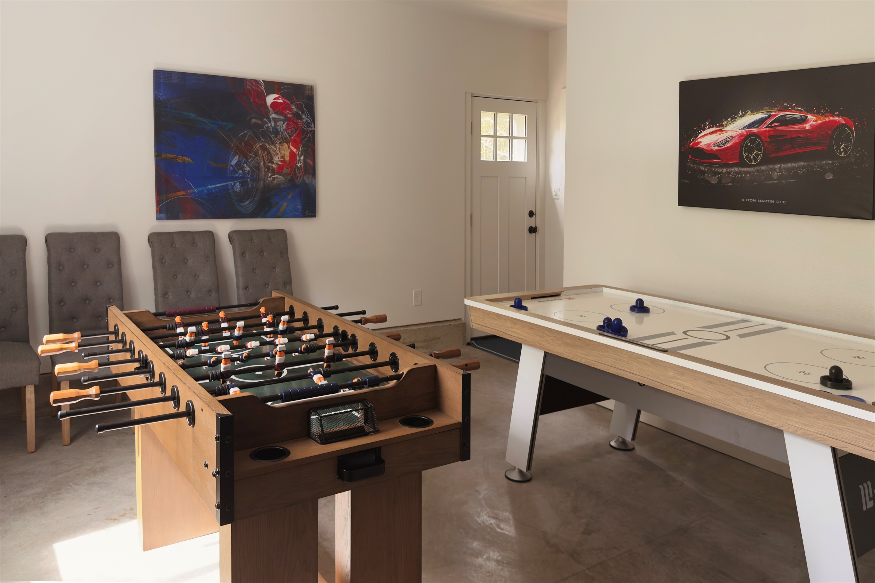 Game room fun for all ages 🎉
Challenge each other to foosball or air hockey, settle friendly competitions, and enjoy a little extra playtime right at home.