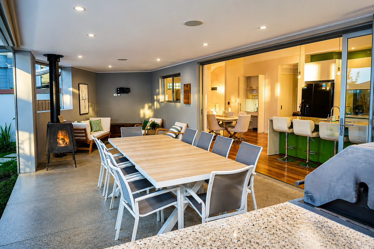 Sant’s Beach Retreat Hillarys includes covered outdoor dining for a relaxed Perth coastal stay close to beaches and Hillarys Boat Harbour.