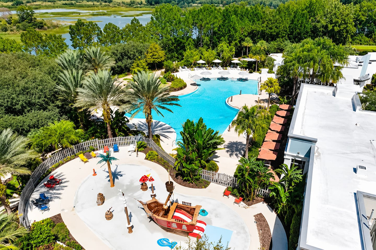  Expansive pool, splash zone for kids, and lush tropical landscaping. A true vacation paradise! 