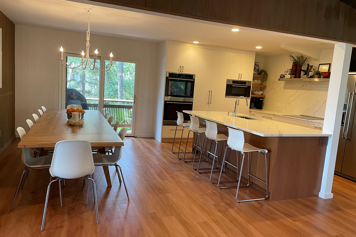 Informal dining seats 12