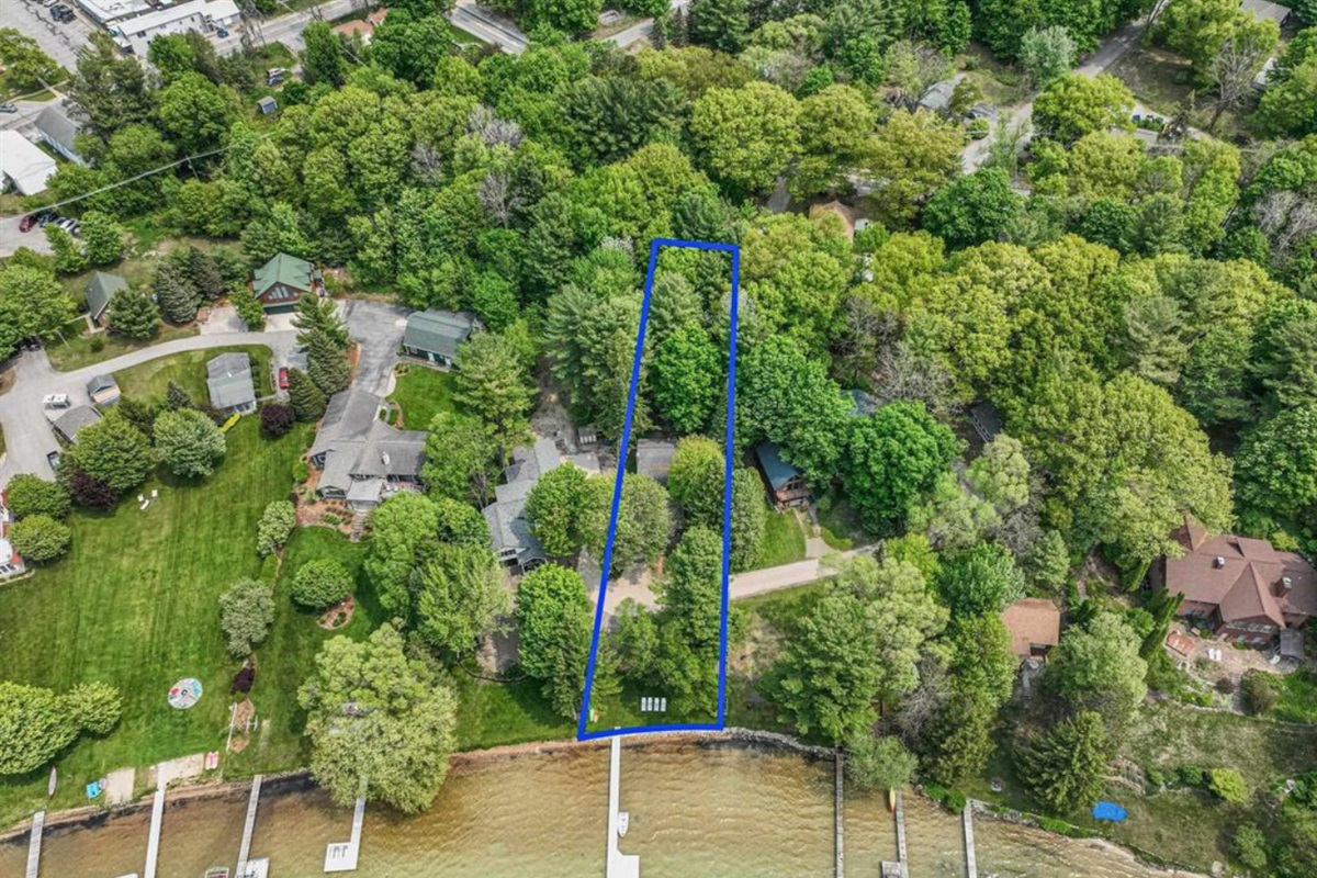 Perfect location on the lake.