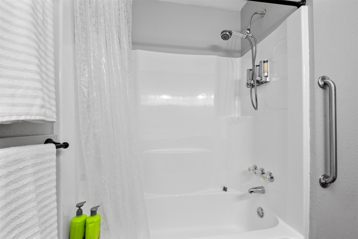 29d86d2192344b839b4a0c76a2546833 Large | Beachhouse | Texas | TX | Vacation Homes | Galveston | Crystal Beach | Kokomo | Breezy Days | Beachfront Elegance | Sunrise Serenity | Southern Sands Property Management, LLC