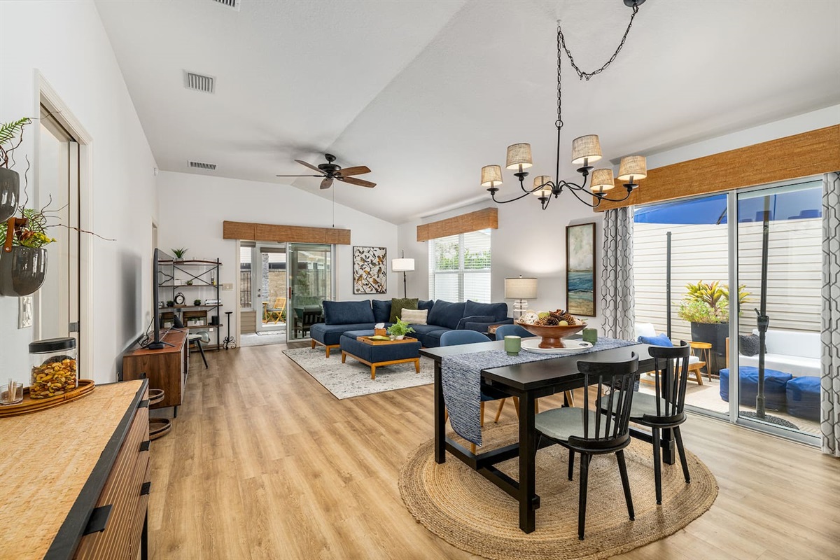 Large open living space to enjoy.