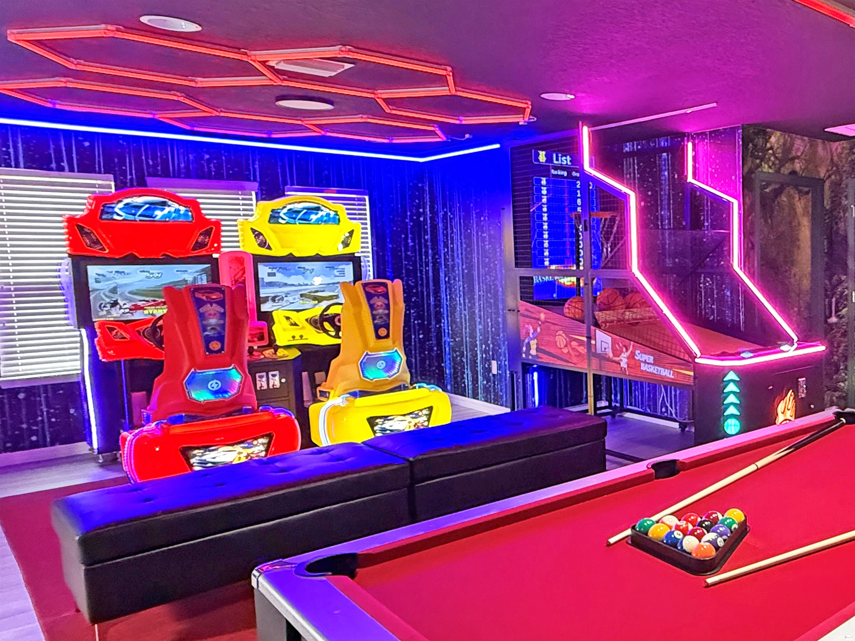 Loads Of Fun Arcade Games-Auto Race And Super Basketball (FREE To Play!) Plus Play Pool